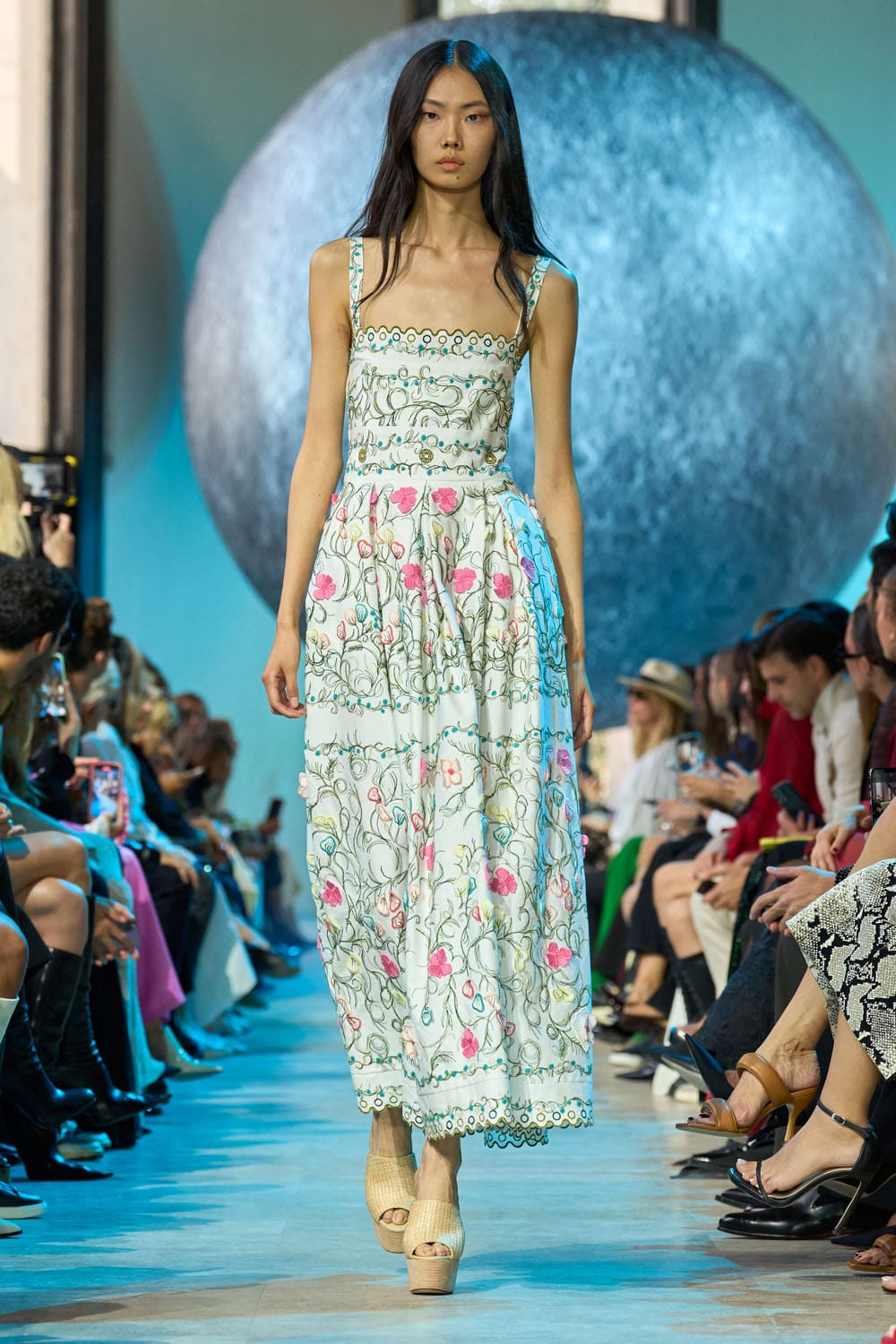 Elie Saab 春夏 2024 准备穿 Runway 杂志(20)