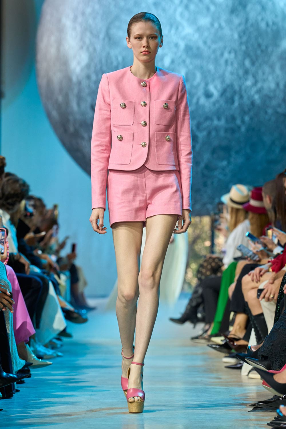 Elie Saab 春夏 2024 准备穿 Runway 杂志(22)