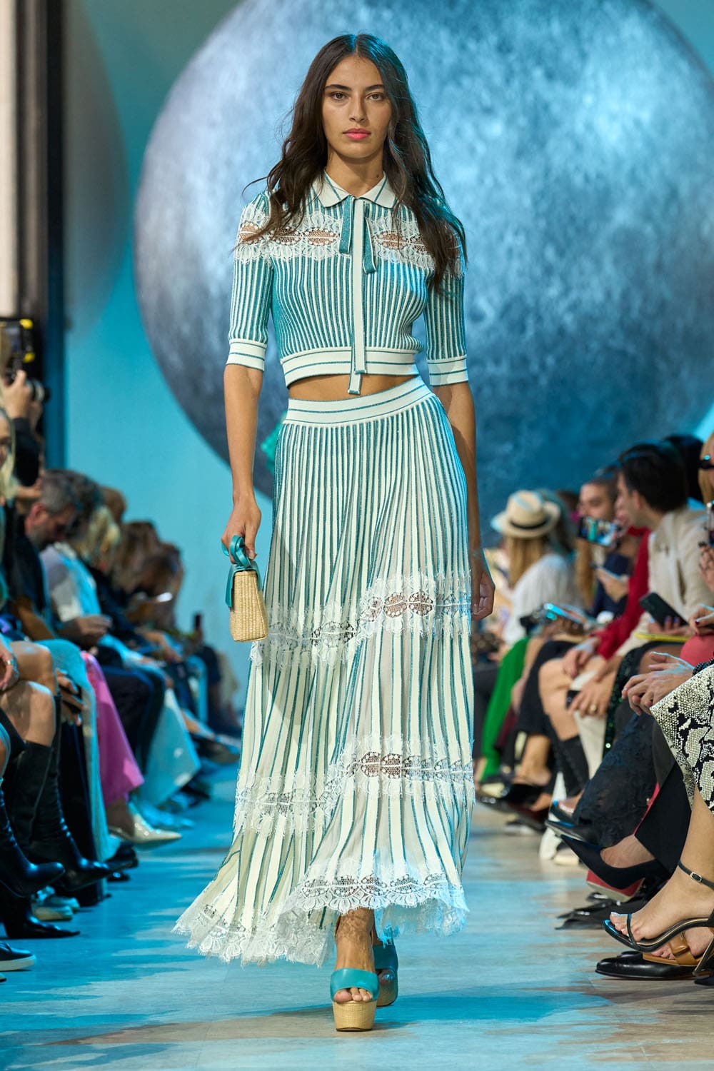 Elie Saab 春夏 2024 准备穿 Runway 杂志(27)