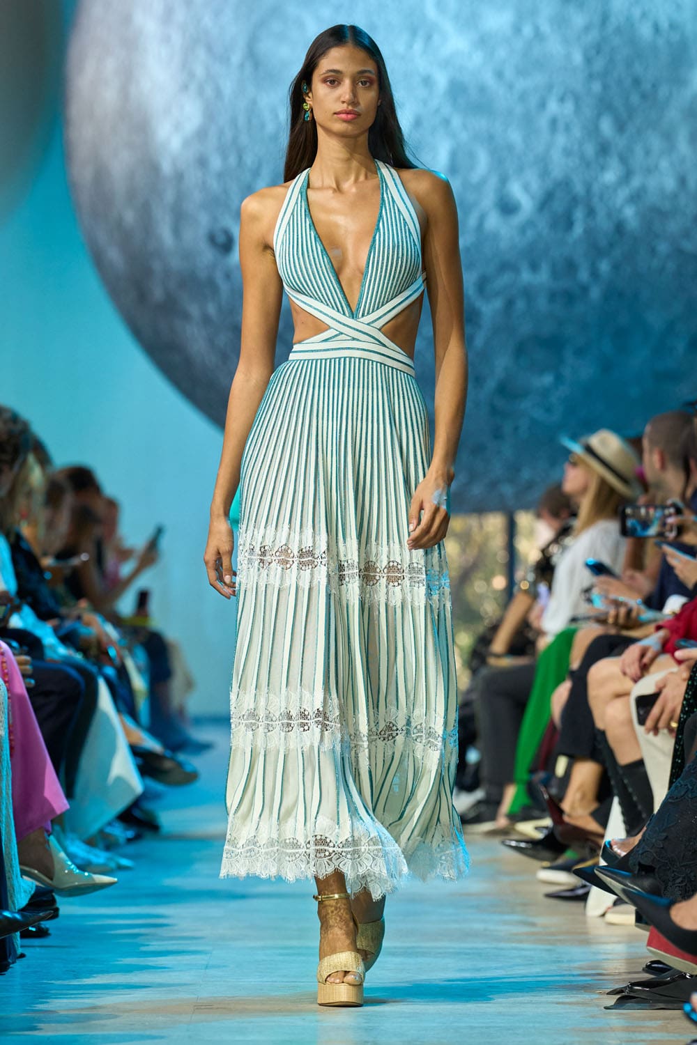 Elie Saab 春夏 2024 准备穿 Runway 杂志(29)