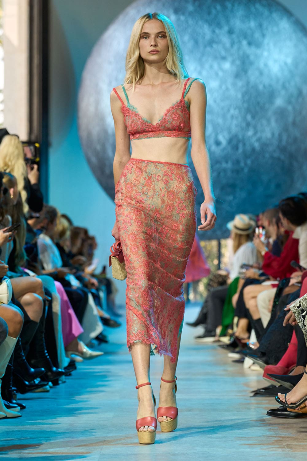 Elie Saab 春夏 2024 准备穿 Runway 杂志(37)