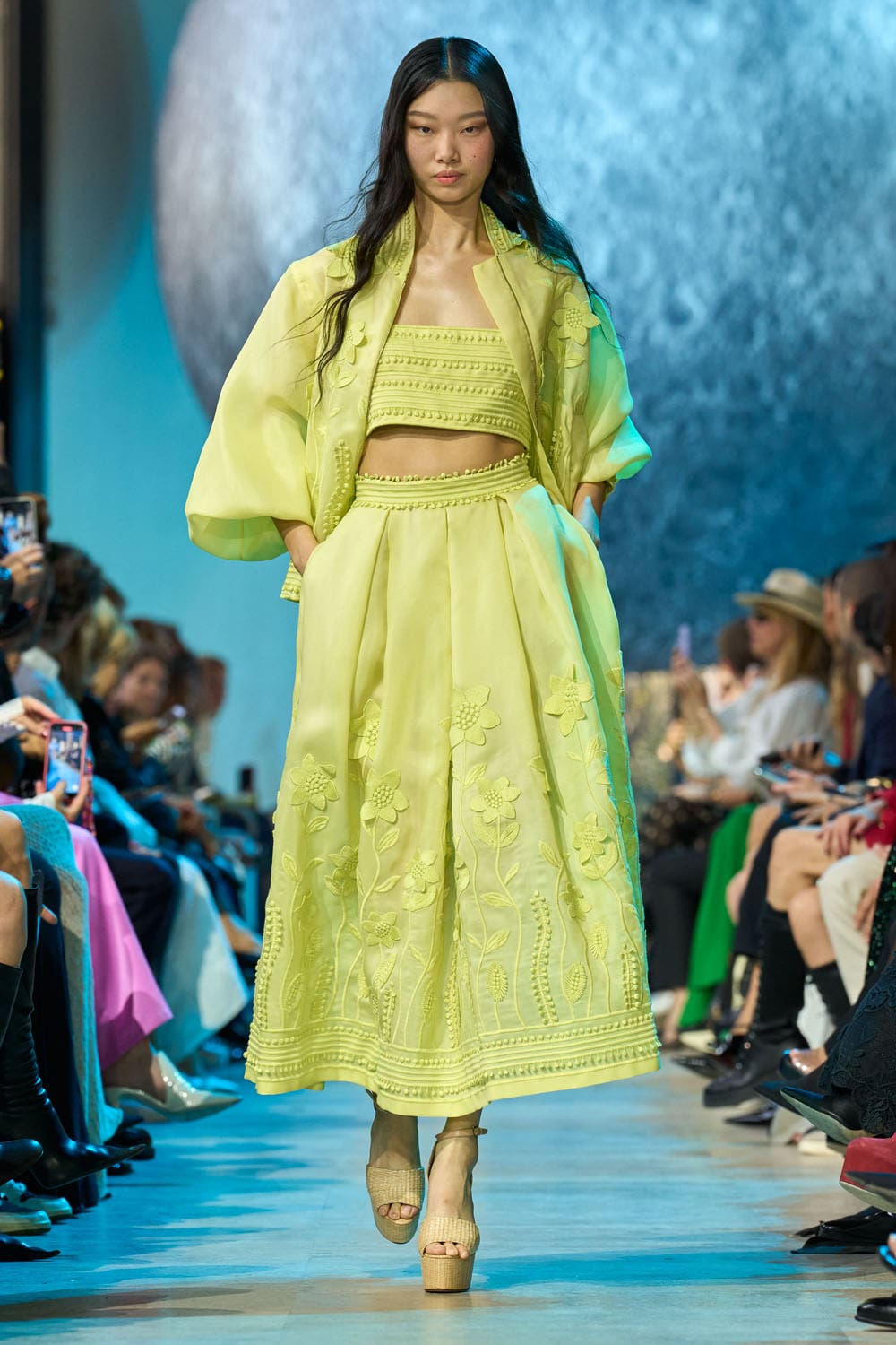 Elie Saab 春夏 2024 准备穿 Runway 杂志(44)