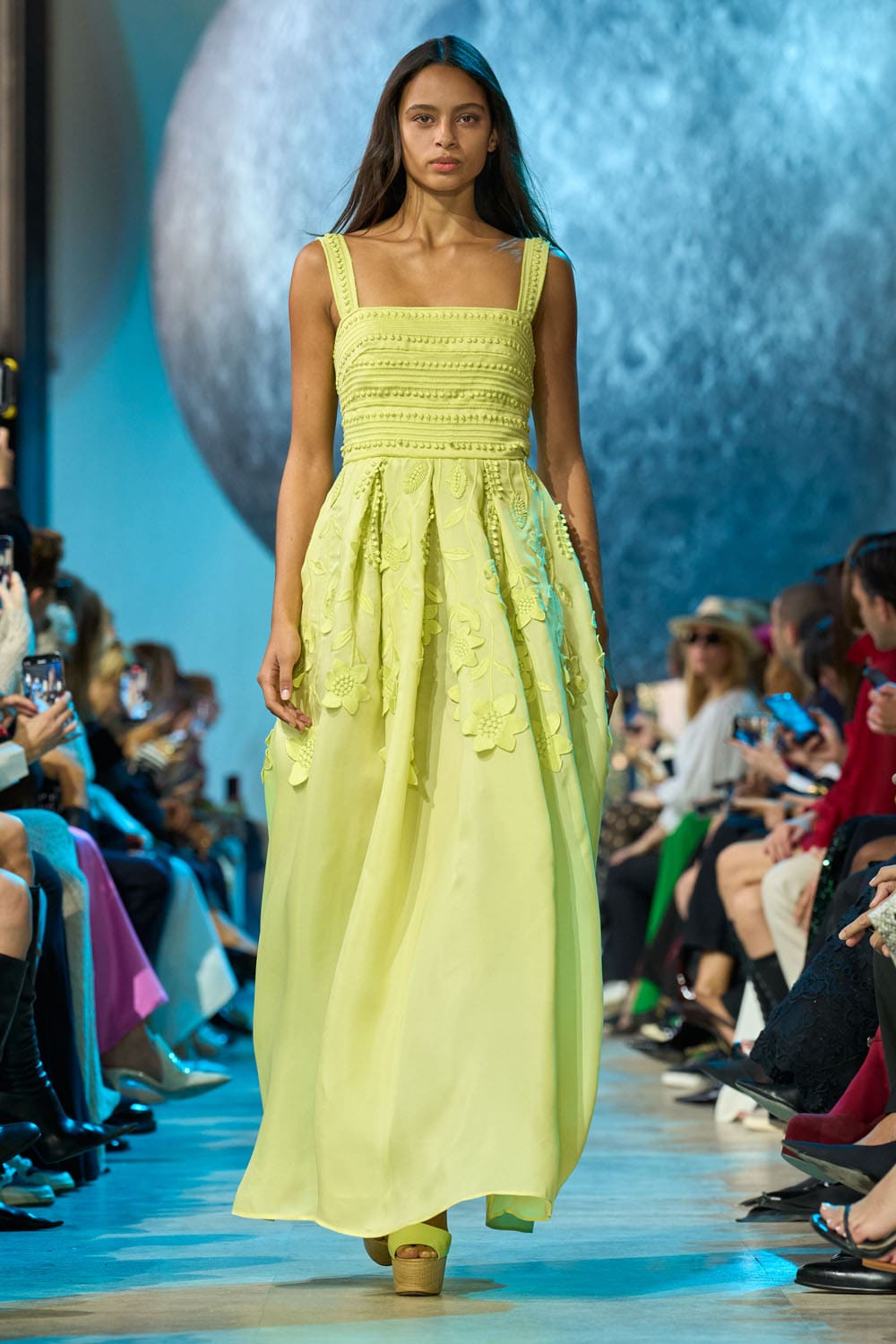 Elie Saab 春夏 2024 准备穿 Runway 杂志(46)