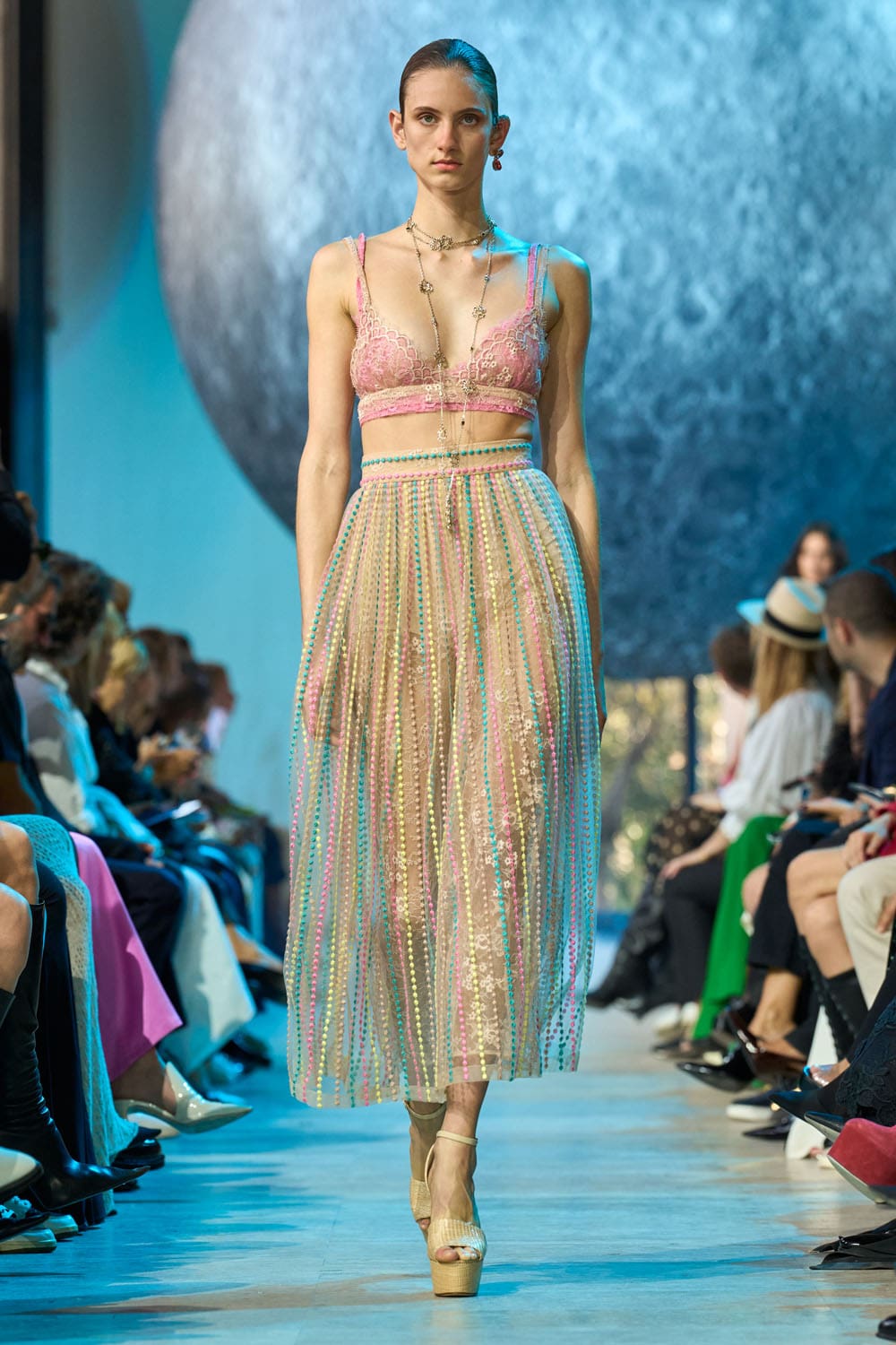 Elie Saab 春夏 2024 准备穿 Runway 杂志(48)