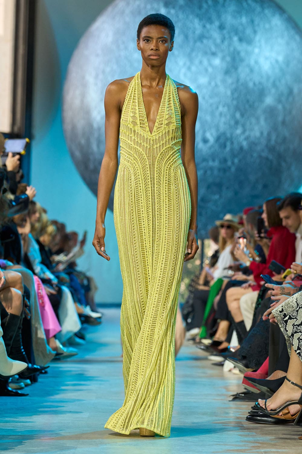 Elie Saab 春夏 2024 准备穿 Runway 杂志(52)