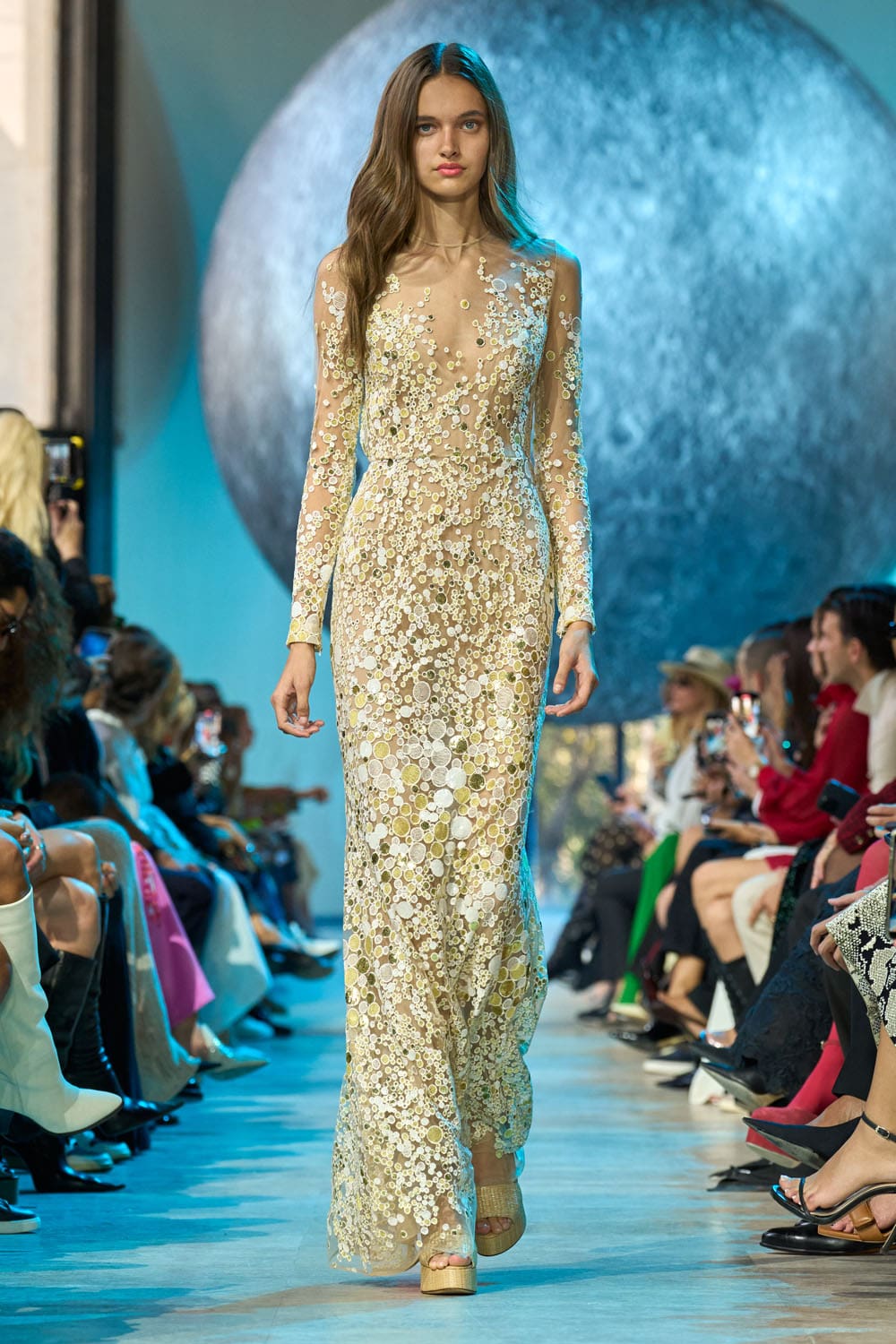 Elie Saab 春夏 2024 准备穿 Runway 杂志(58)