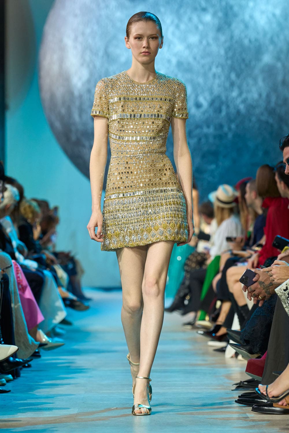 Elie Saab 春夏 2024 准备穿 Runway 杂志(61)