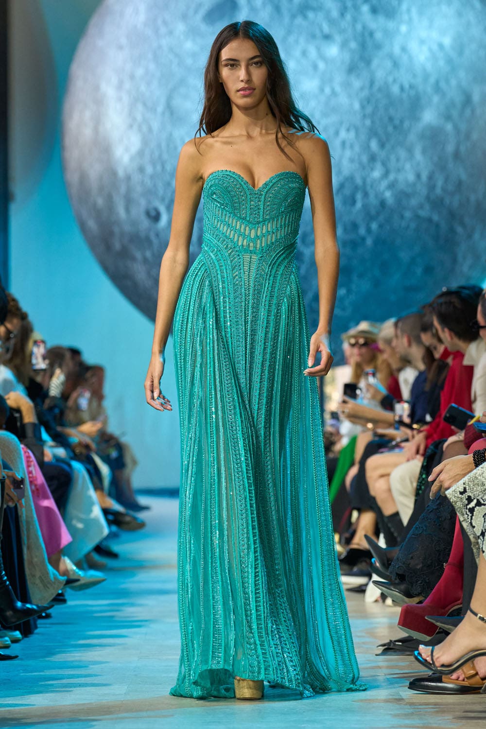 Elie Saab 春夏 2024 准备穿 Runway 杂志(62)