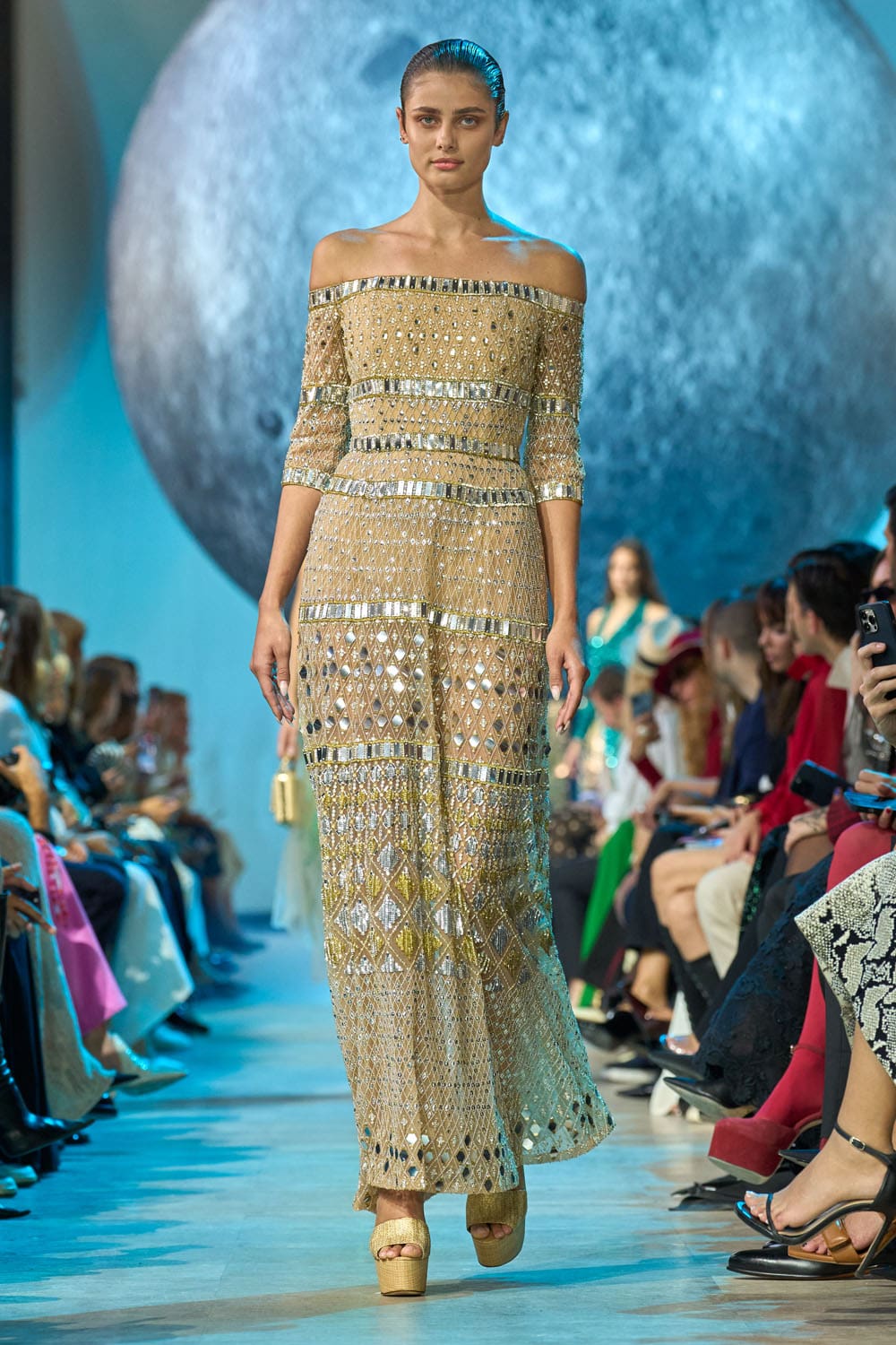 Elie Saab 春夏 2024 准备穿 Runway 杂志(63)