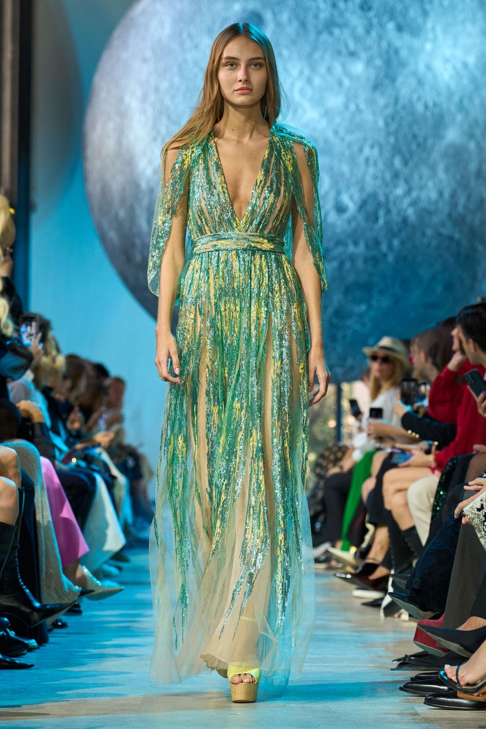 Elie Saab 春夏 2024 准备穿 Runway 杂志(66)