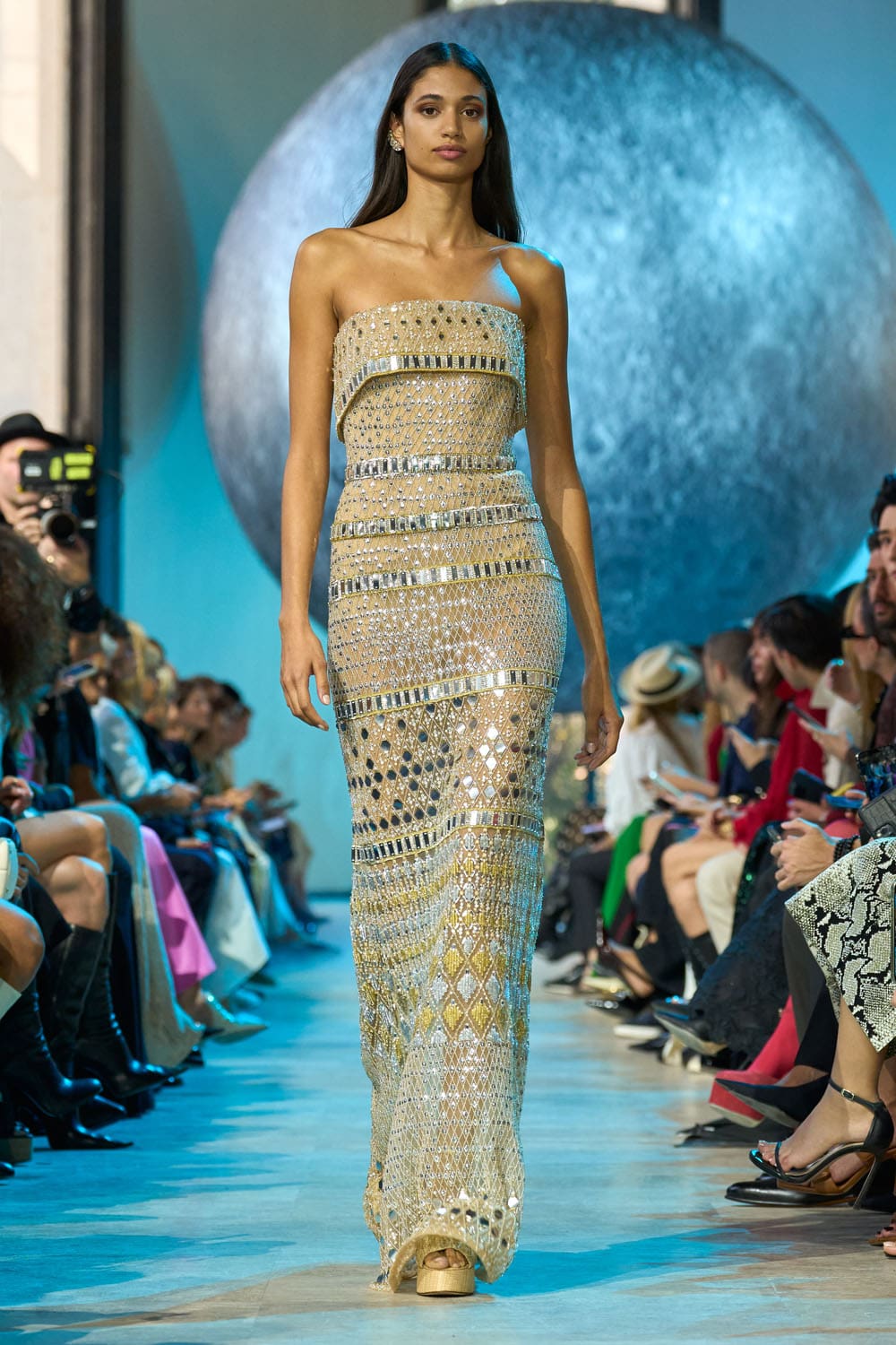 Elie Saab 春夏 2024 准备穿 Runway 杂志(67)