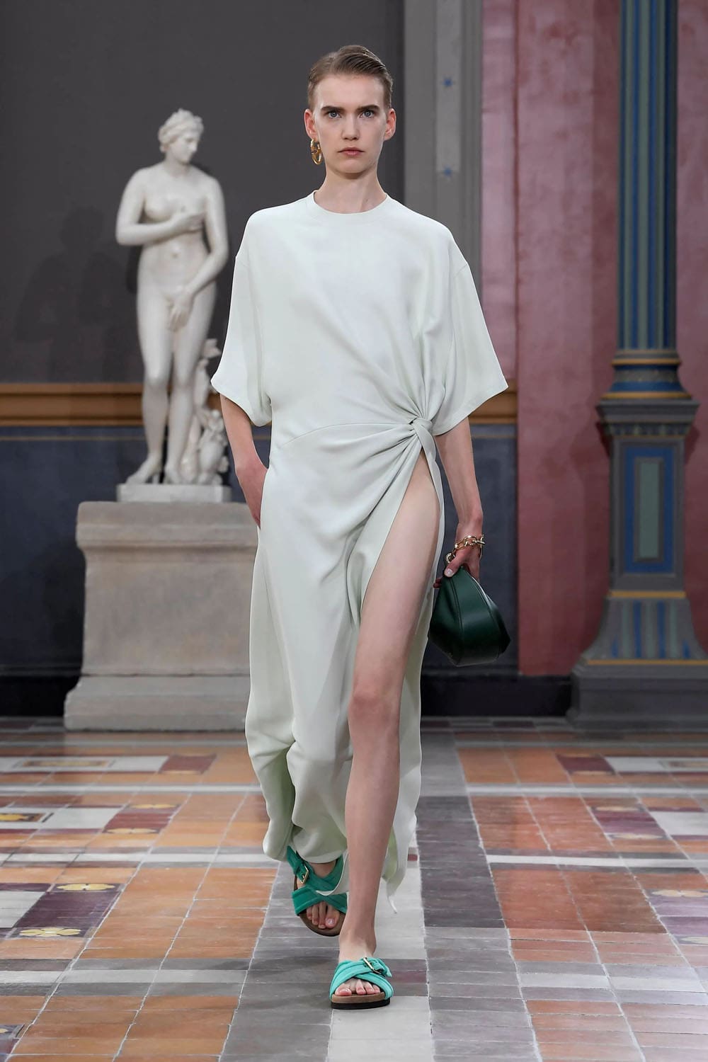 Valentino Printemps Été 2024 Prêt à porter Runway Magazine (49)