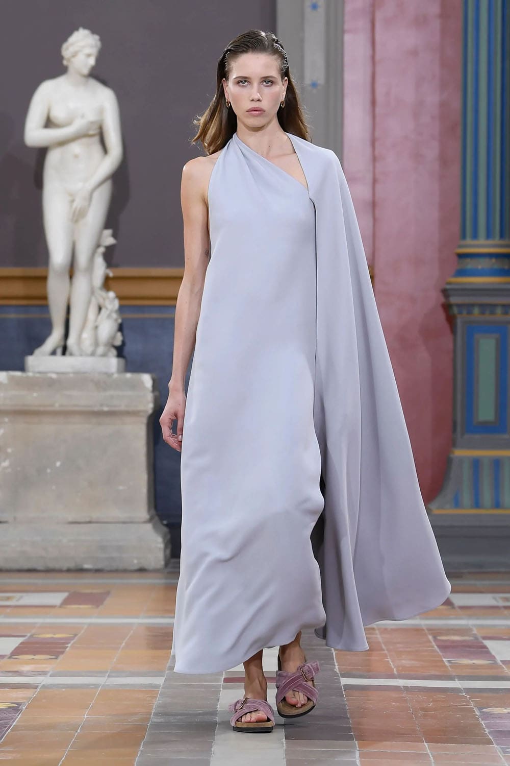 Valentino Printemps Été 2024 Prêt à porter Runway Magazine (73)