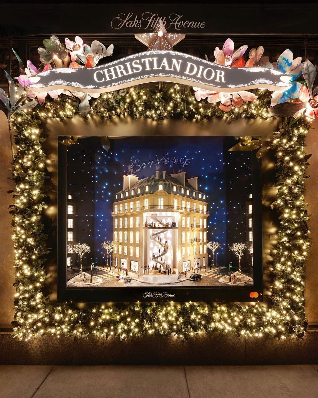 5 Saks 的 Dior 梦想旋转木马