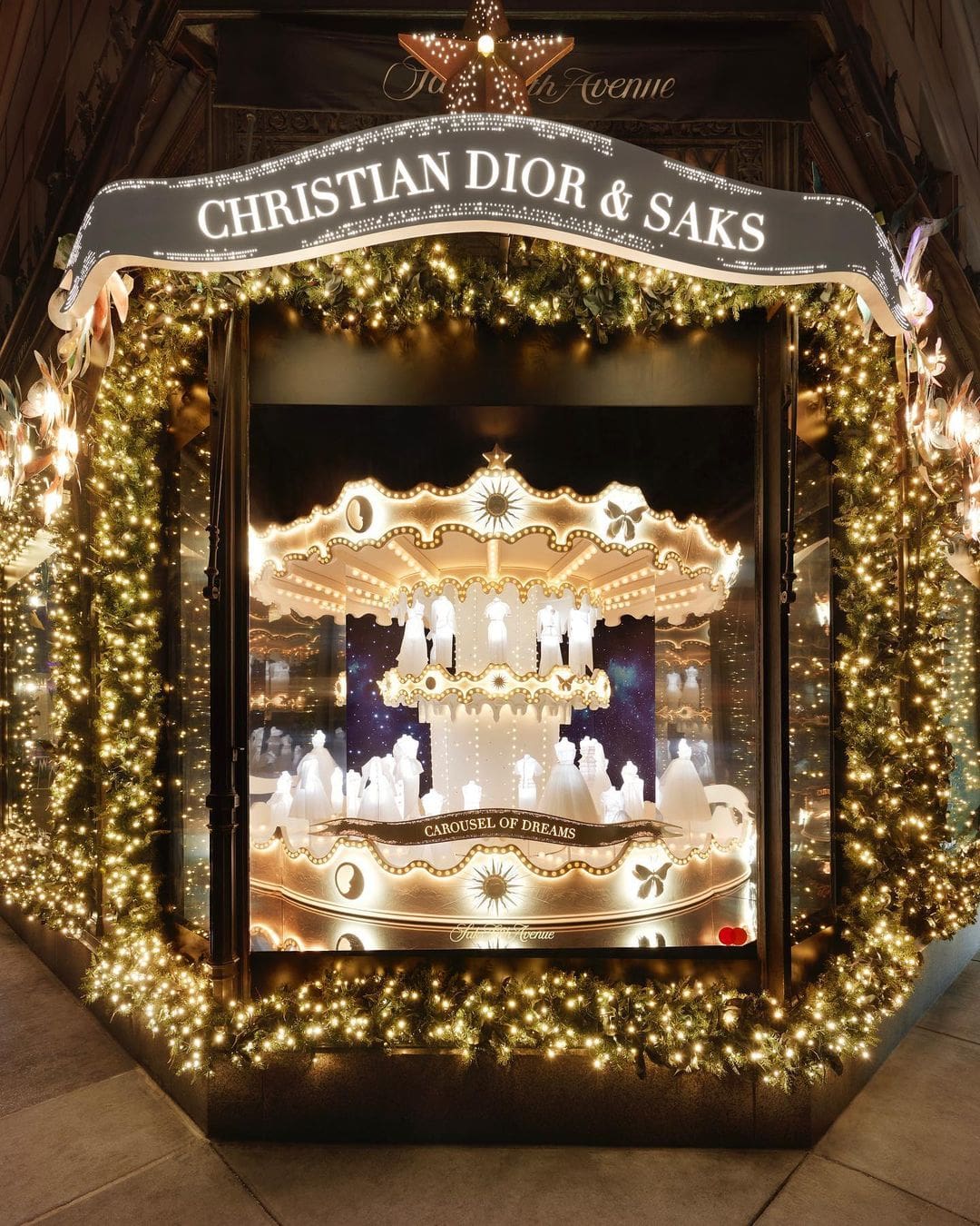 9 Saks 的 Dior 梦想旋转木马