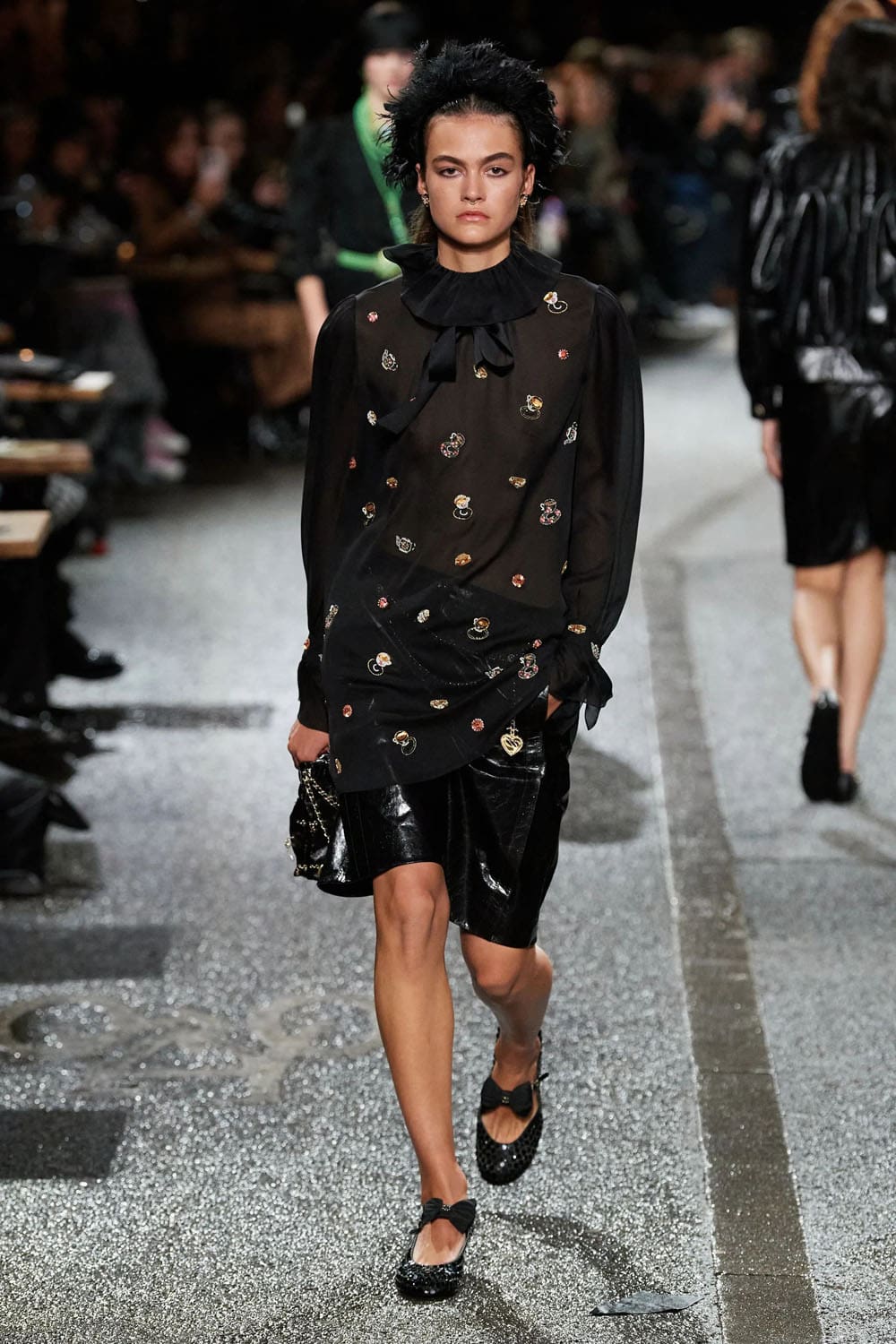 Chanel Metier d'Art Pre Fall 2024 Manchester Runway Magazine (65)