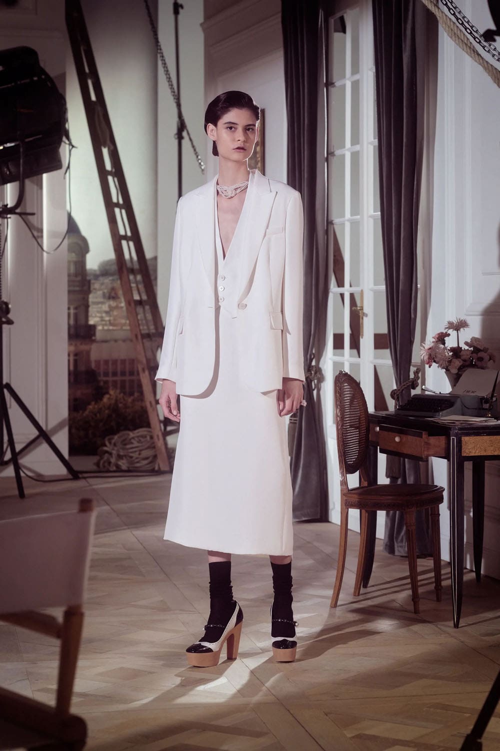 迪奥早秋系列 2024 玛丽亚·格拉齐亚·基乌里 (Maria Grazia Chiuri) 的崩溃 Runway 杂志(102)