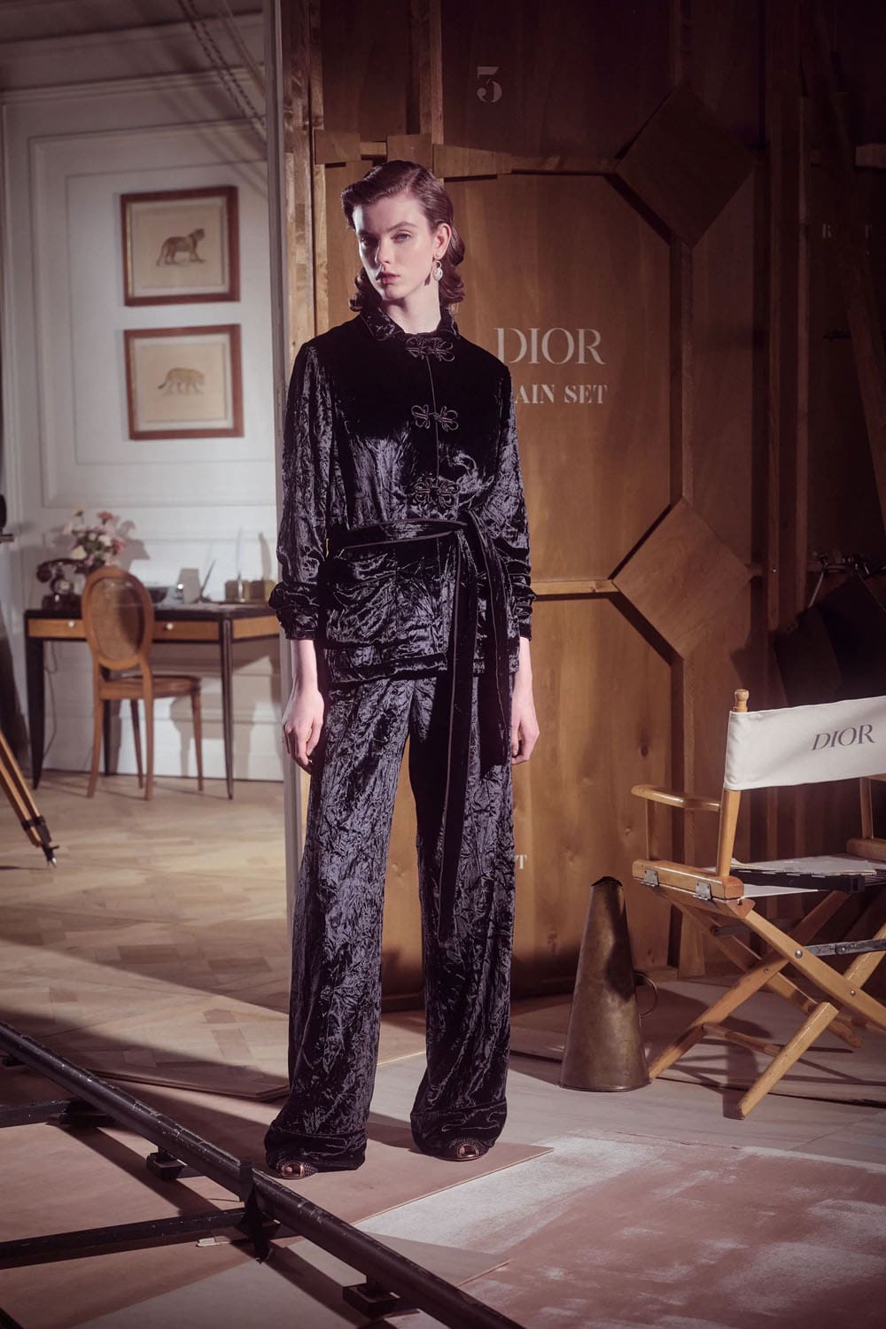 迪奥早秋系列 2024 玛丽亚·格拉齐亚·基乌里 (Maria Grazia Chiuri) 的崩溃 Runway 杂志(107)