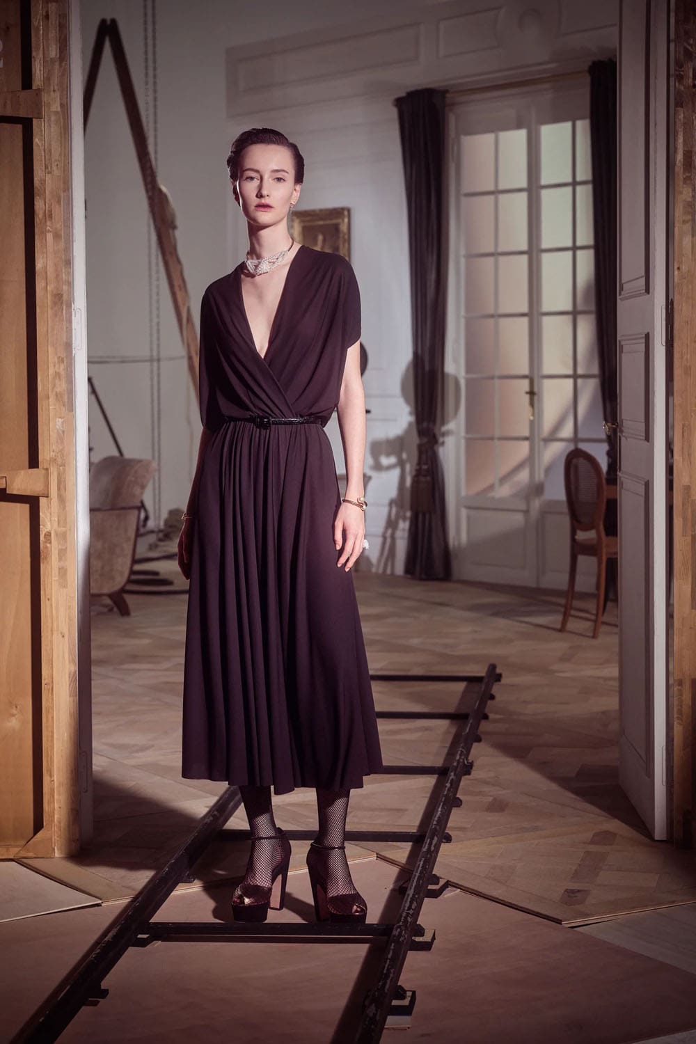 迪奥早秋系列 2024 玛丽亚·格拉齐亚·基乌里 (Maria Grazia Chiuri) 的崩溃 Runway 杂志(21)