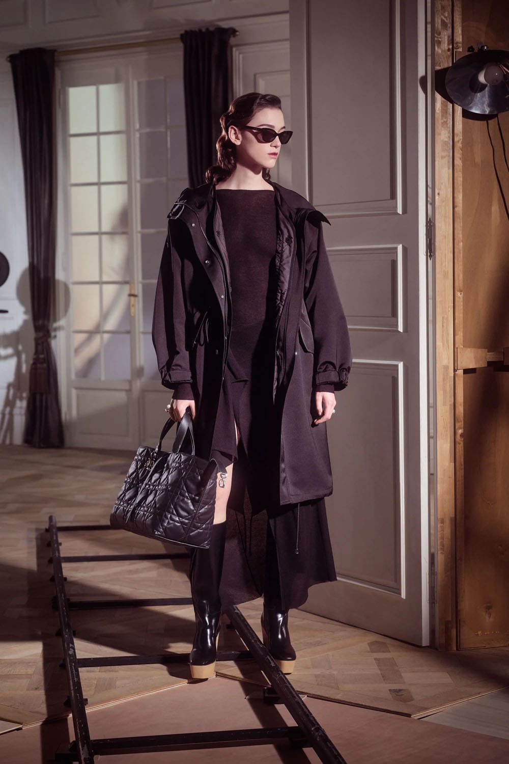 迪奥早秋系列 2024 玛丽亚·格拉齐亚·基乌里 (Maria Grazia Chiuri) 的崩溃 Runway 杂志(25)