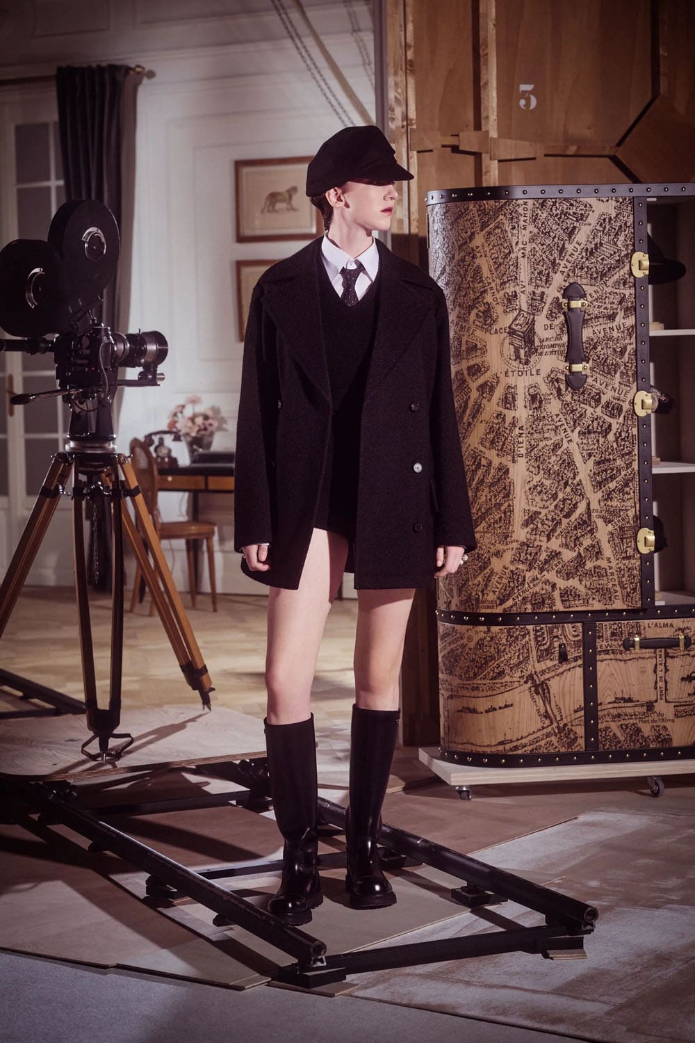 迪奥早秋系列 2024 玛丽亚·格拉齐亚·基乌里 (Maria Grazia Chiuri) 的崩溃 Runway 杂志(31)