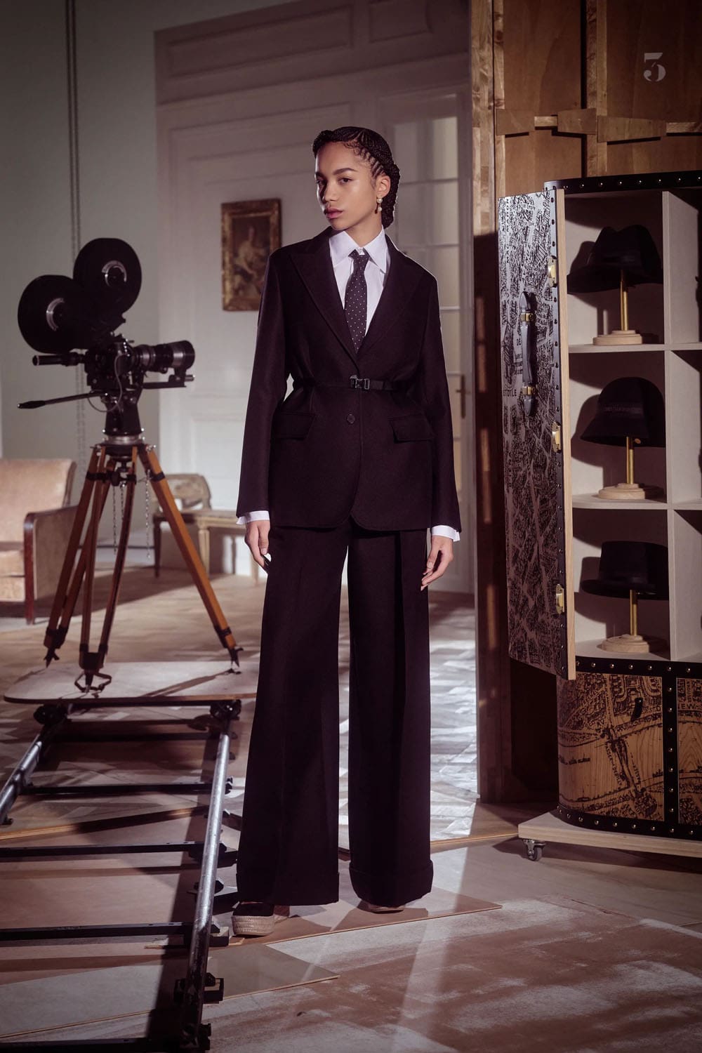 迪奥早秋系列 2024 玛丽亚·格拉齐亚·基乌里 (Maria Grazia Chiuri) 的崩溃 Runway 杂志(33)