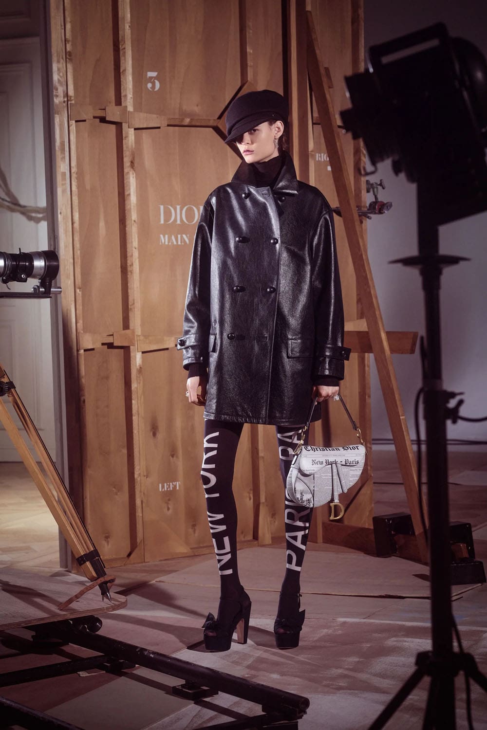 迪奥早秋系列 2024 玛丽亚·格拉齐亚·基乌里 (Maria Grazia Chiuri) 的崩溃 Runway 杂志(52)