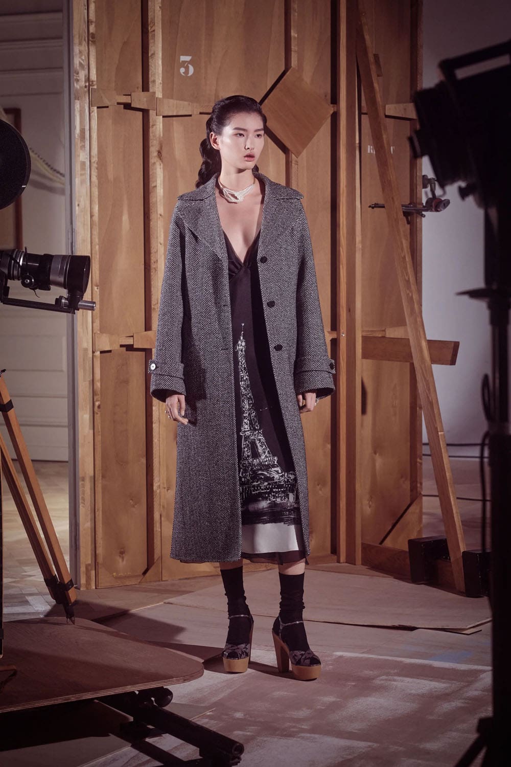 迪奥早秋系列 2024 玛丽亚·格拉齐亚·基乌里 (Maria Grazia Chiuri) 的崩溃 Runway 杂志(65)