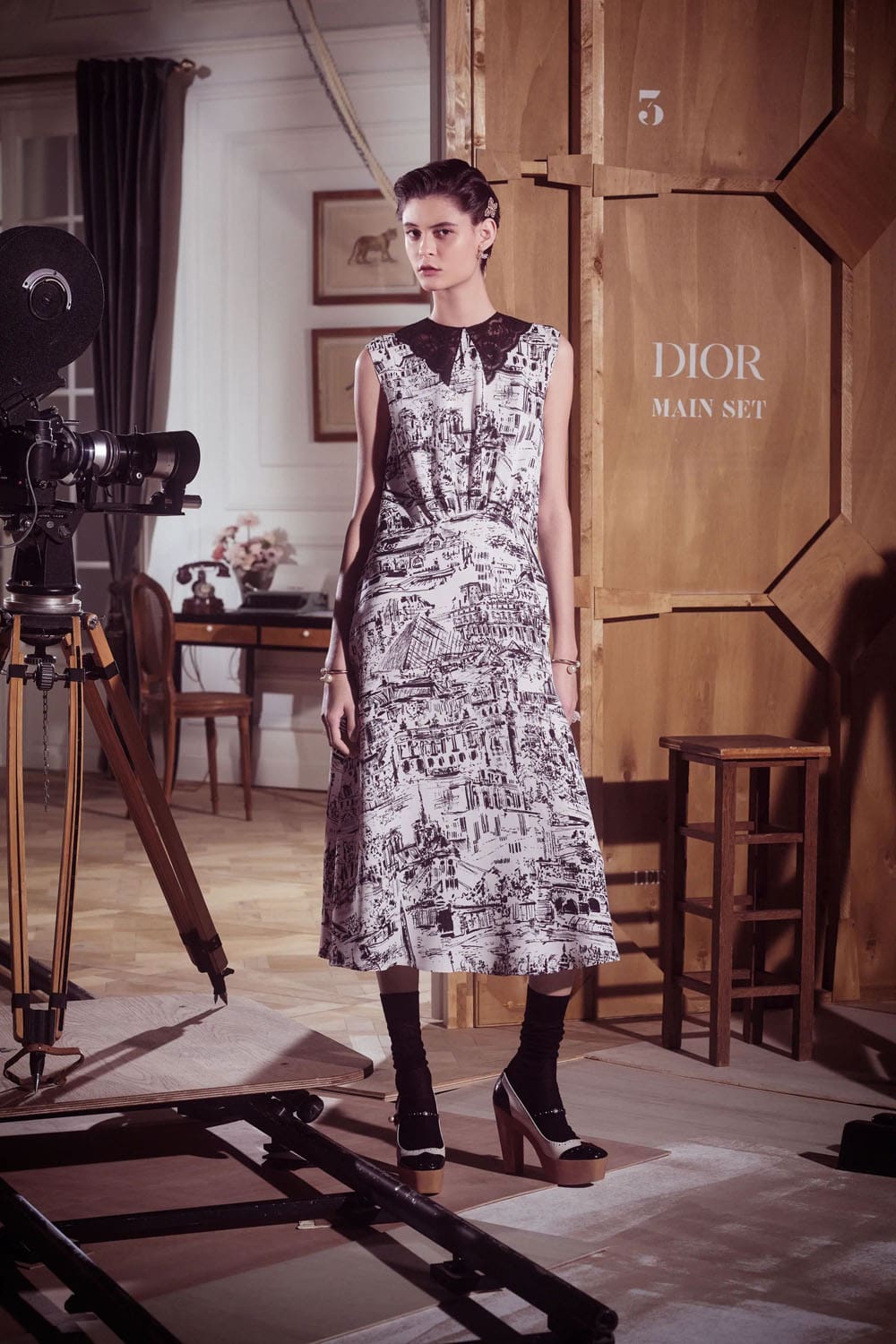 迪奥早秋系列 2024 玛丽亚·格拉齐亚·基乌里 (Maria Grazia Chiuri) 的崩溃 Runway 杂志(74)