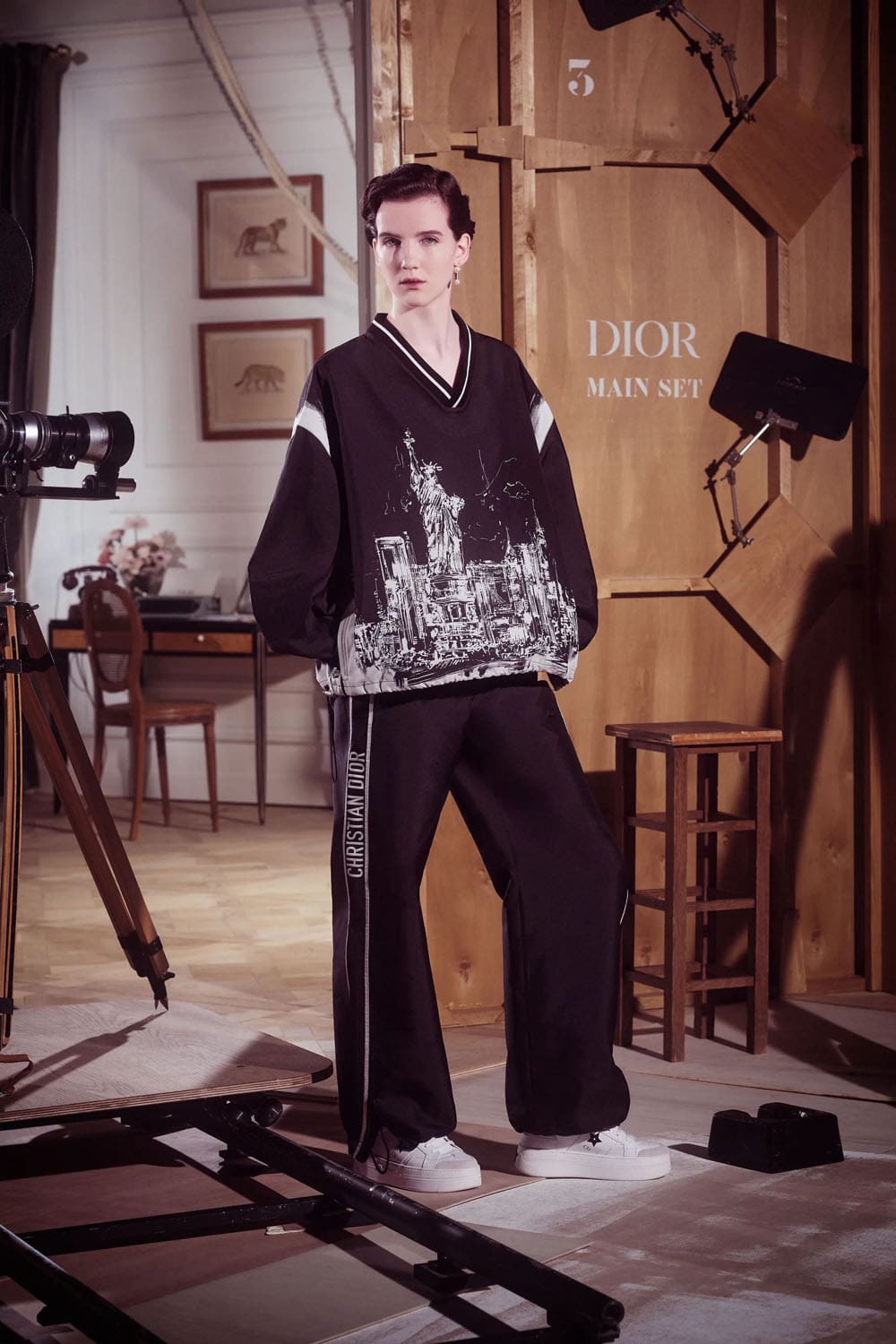 迪奥早秋系列 2024 玛丽亚·格拉齐亚·基乌里 (Maria Grazia Chiuri) 的崩溃 Runway 杂志(76)
