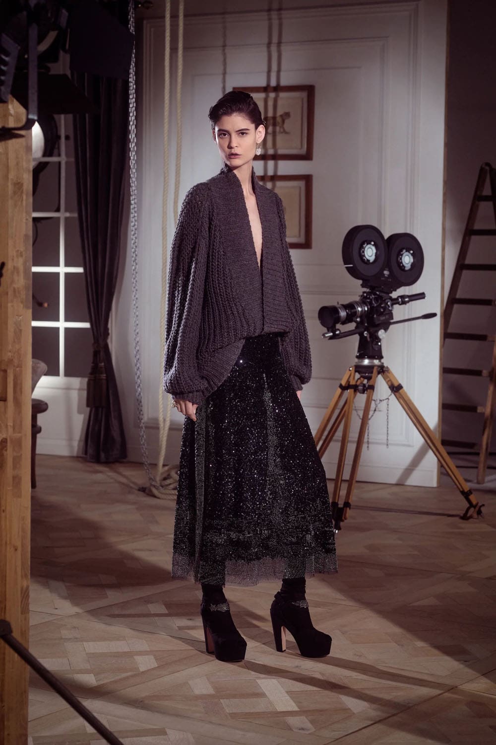 迪奥早秋系列 2024 玛丽亚·格拉齐亚·基乌里 (Maria Grazia Chiuri) 的崩溃 Runway 杂志(78)