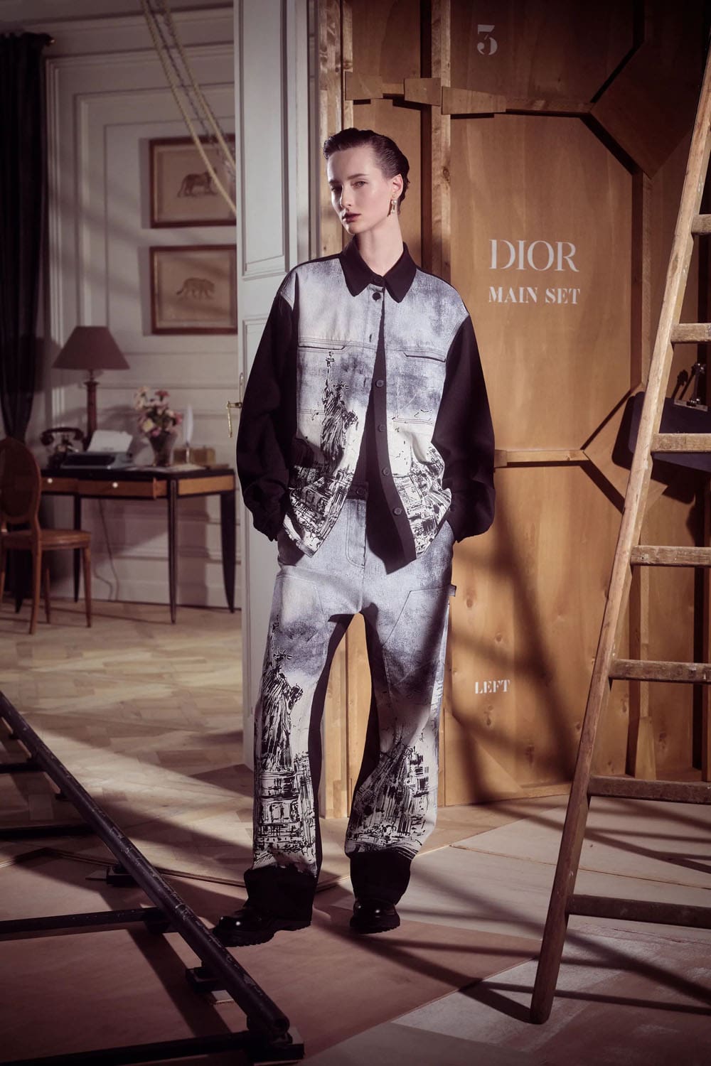 迪奥早秋系列 2024 玛丽亚·格拉齐亚·基乌里 (Maria Grazia Chiuri) 的崩溃 Runway 杂志(80)