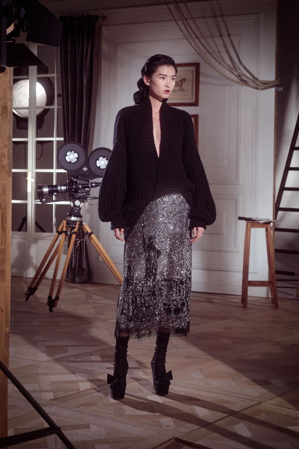 迪奥早秋系列 2024 玛丽亚·格拉齐亚·基乌里 (Maria Grazia Chiuri) 的崩溃 Runway 杂志(84)