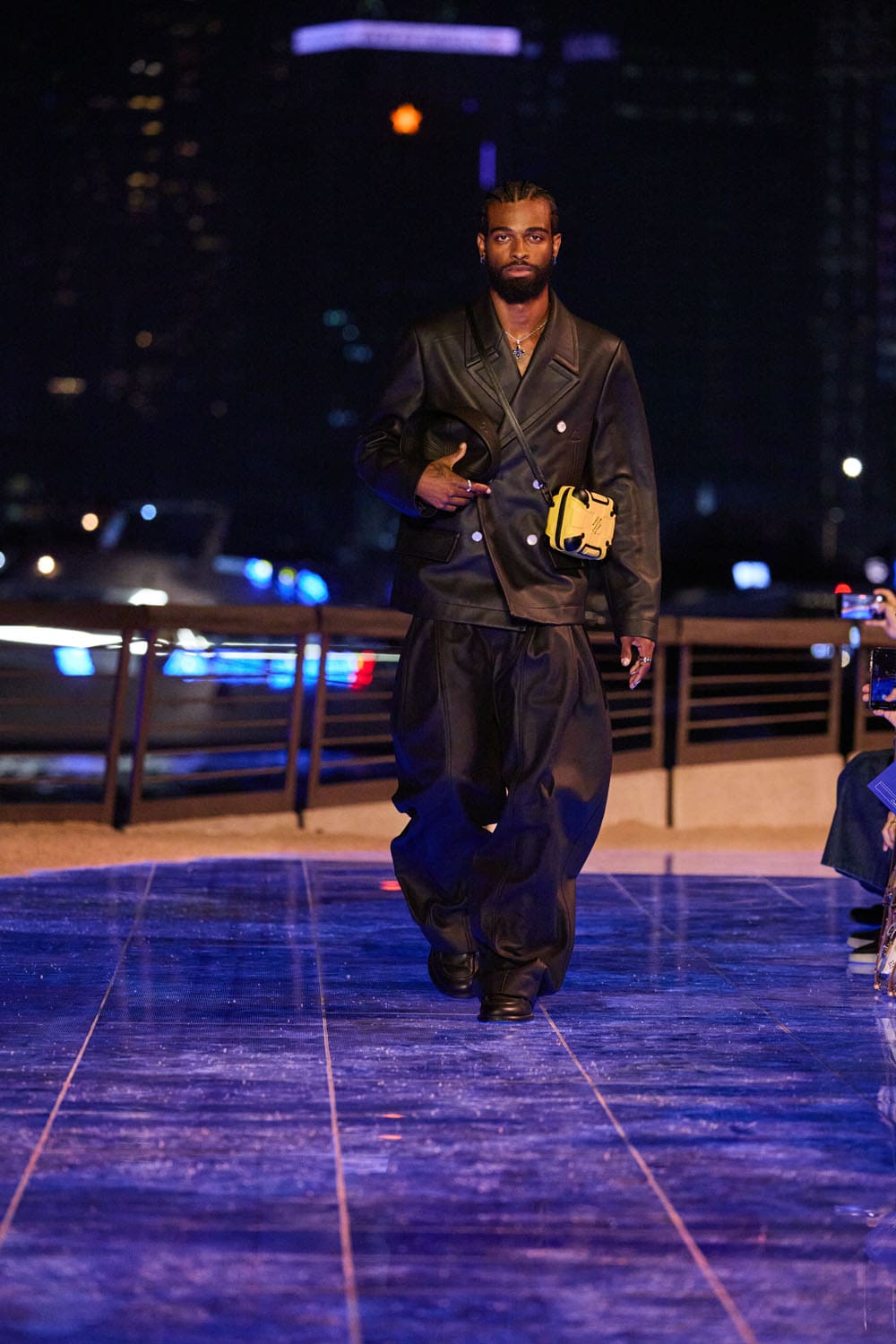 Louis Vuitton Pré-Automne 2024 Vêtements pour hommes Hong Kong Runway Magazine (2)