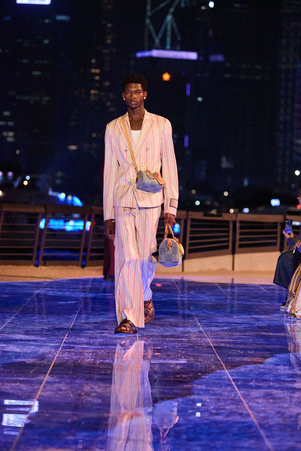 Louis Vuitton Pré-Automne 2024 Vêtements pour hommes Hong Kong Runway Magazine (39)
