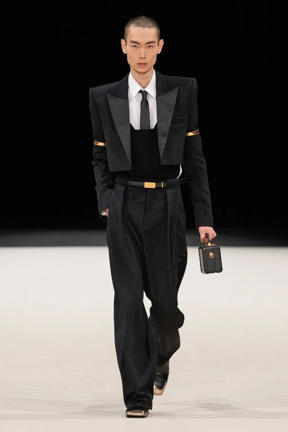 Balmain Fall Winter 2024 2025 Men Runway Magazine (46)