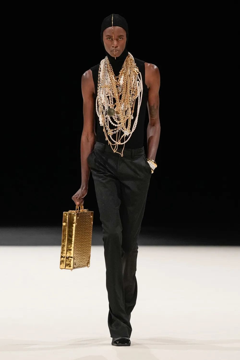 Balmain Fall Winter 2024 2025 Men Runway Magazine (50)