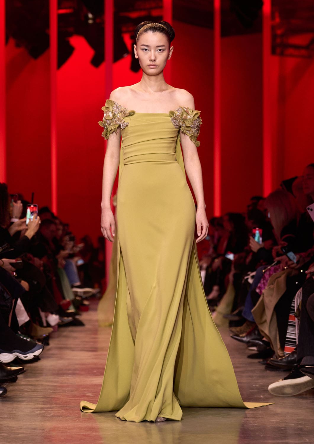 エリー サーブ オートクチュール 春夏 2024 Runway 雑誌(17)