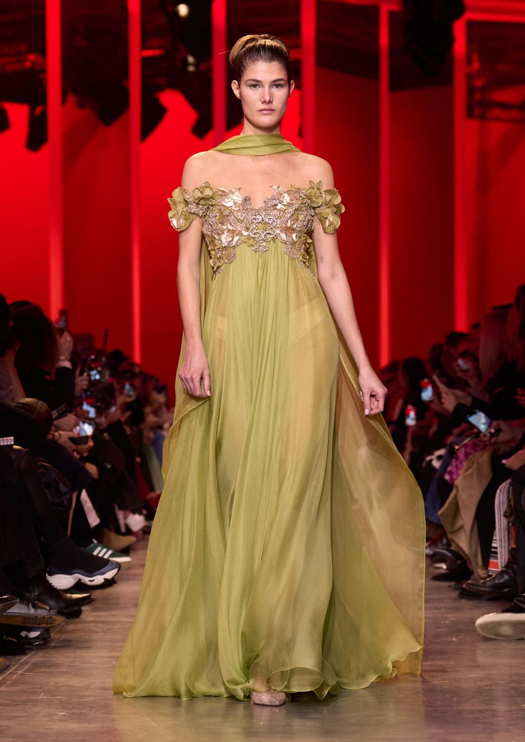 エリー サーブ オートクチュール 春夏 2024 Runway 雑誌(18)