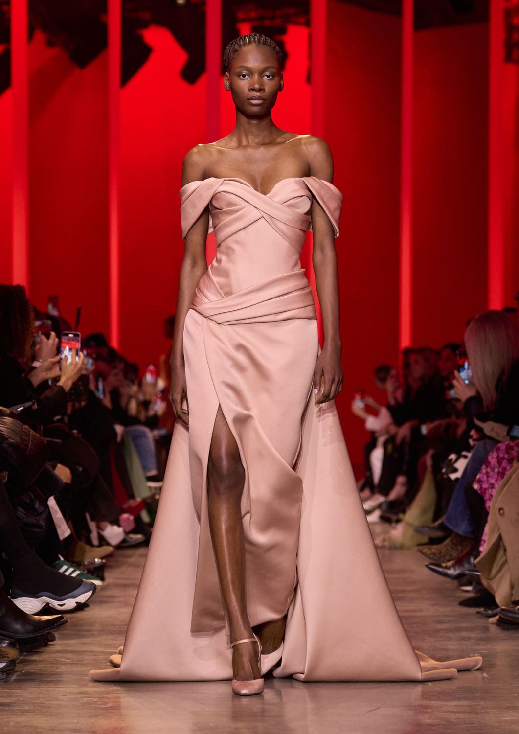 エリー サーブ オートクチュール 春夏 2024 Runway 雑誌(28)