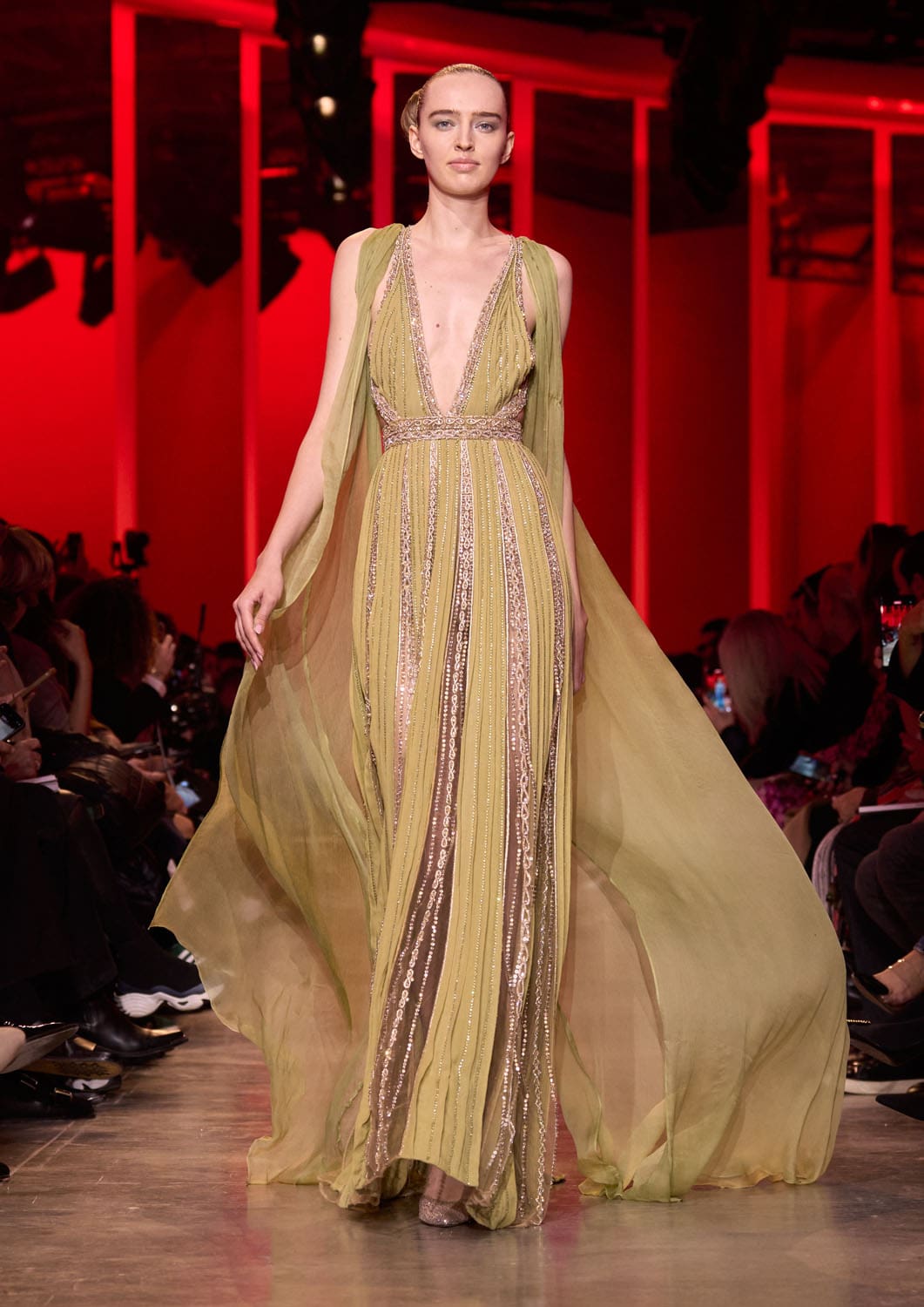 エリー サーブ オートクチュール 春夏 2024 Runway 雑誌(32)