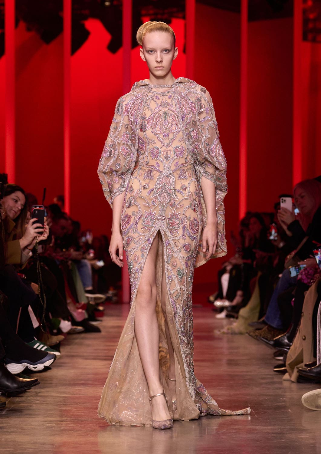 エリー サーブ オートクチュール 春夏 2024 Runway 雑誌(36)