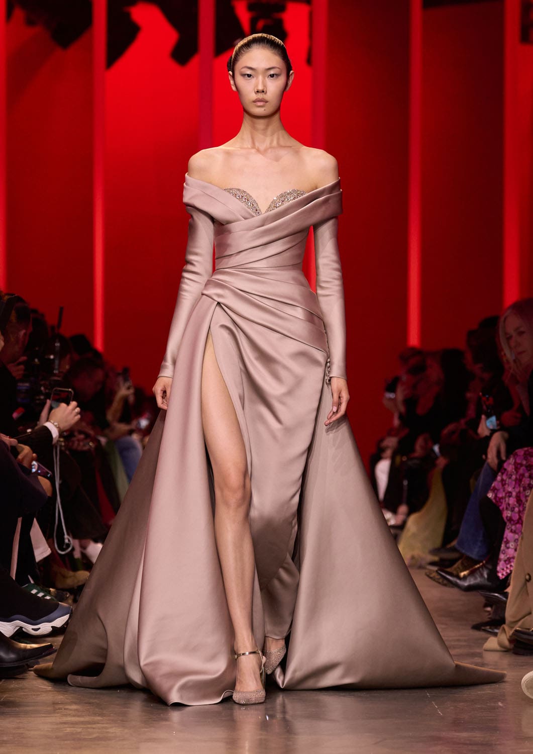 エリー サーブ オートクチュール 春夏 2024 Runway 雑誌(43)