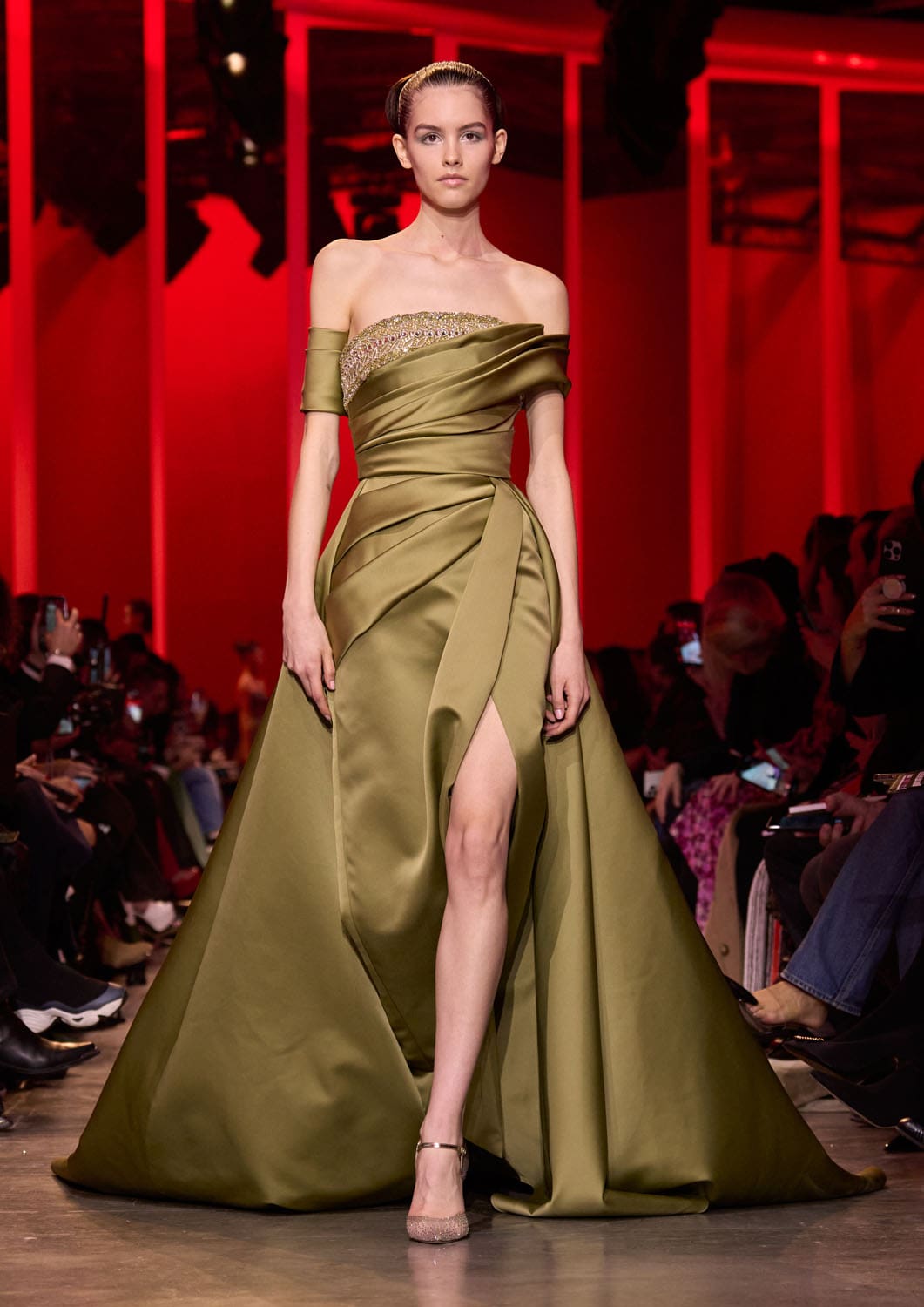 エリー サーブ オートクチュール 春夏 2024 Runway 雑誌(49)