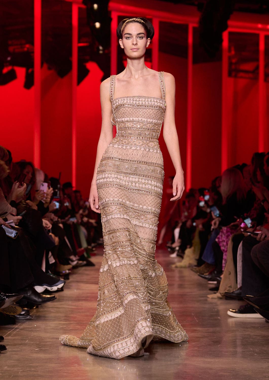 エリー サーブ オートクチュール 春夏 2024 Runway 雑誌(56)