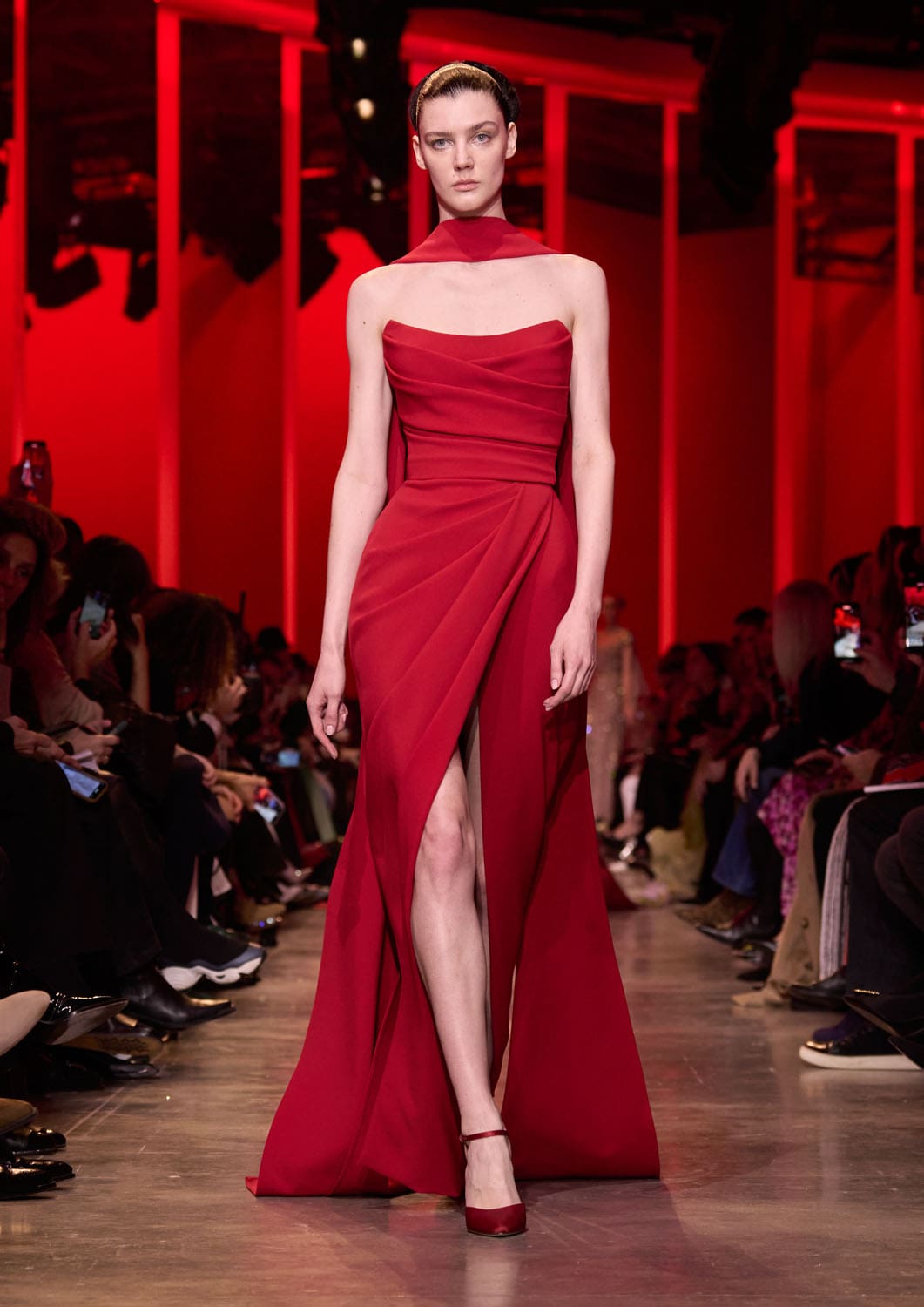 エリー サーブ オートクチュール 春夏 2024 Runway 雑誌(58)