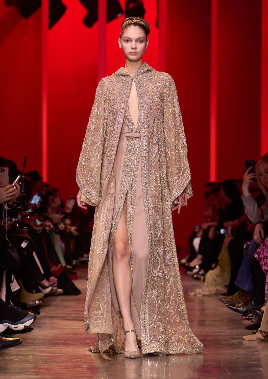 エリー サーブ オートクチュール 春夏 2024 Runway 雑誌(61)