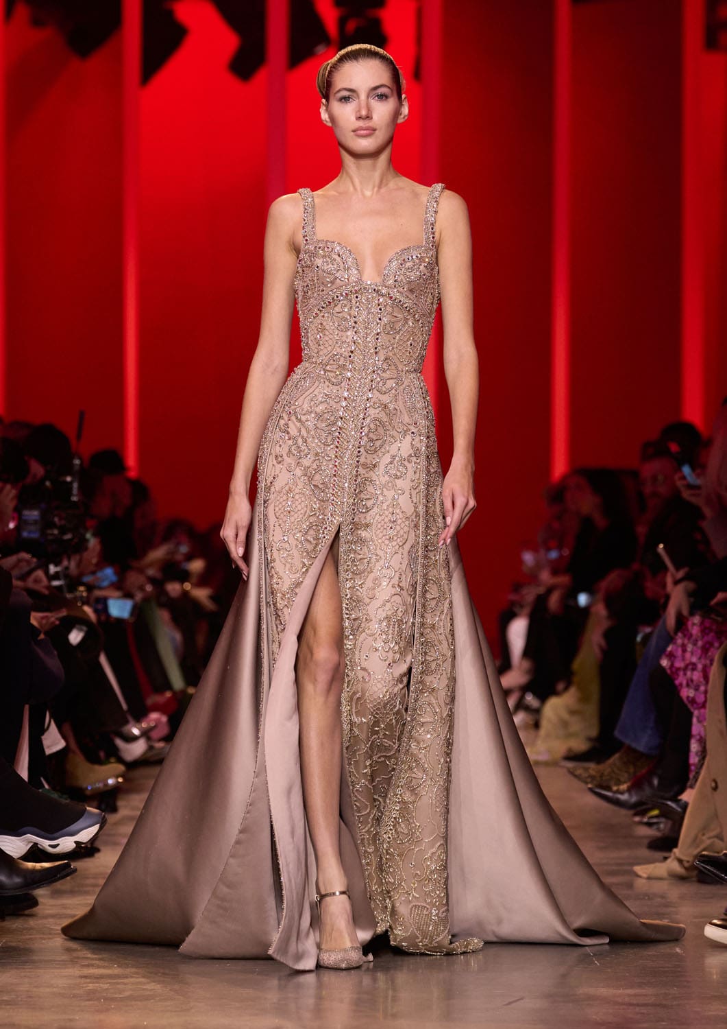 エリー サーブ オートクチュール 春夏 2024 Runway 雑誌(62)