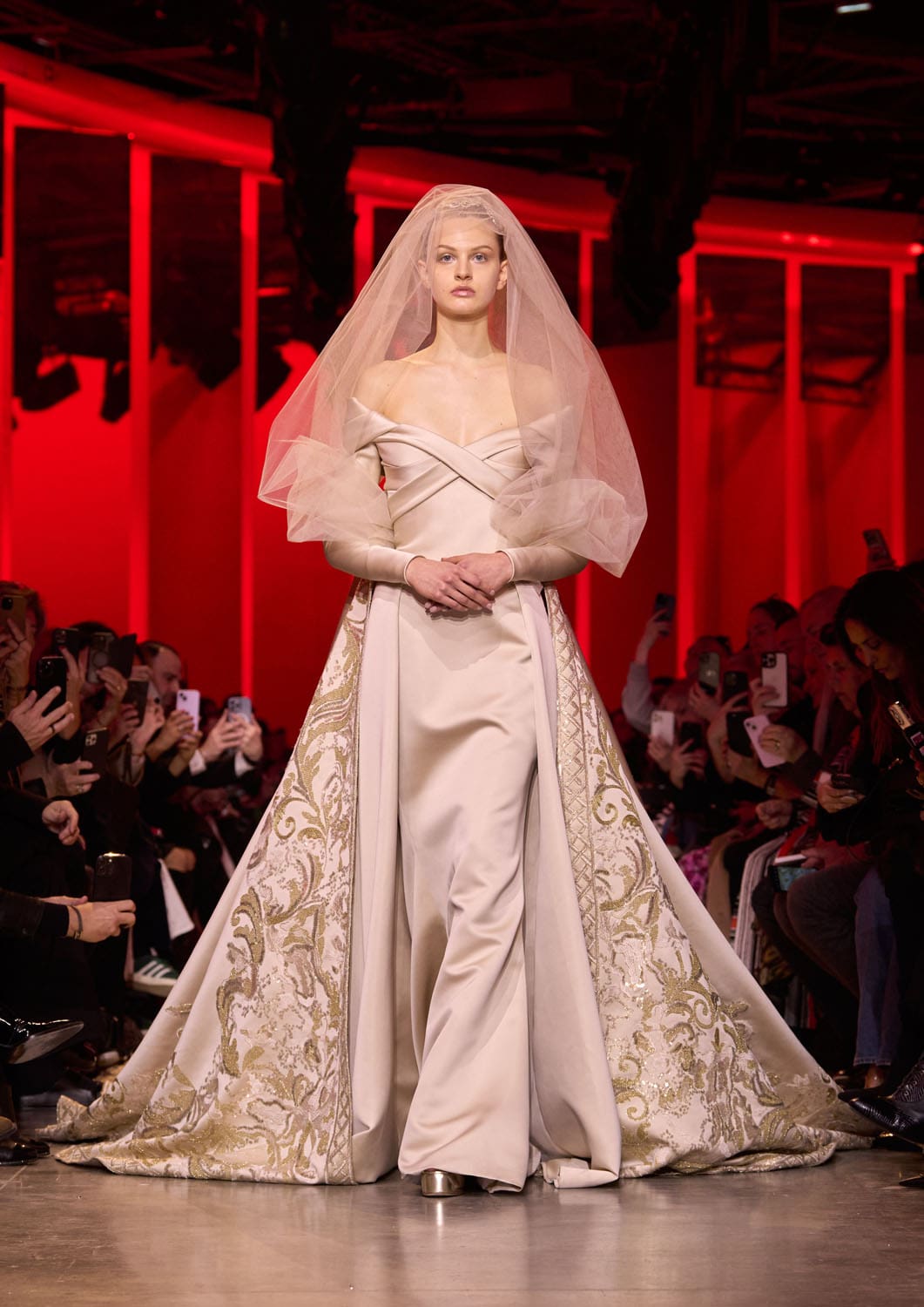 エリー サーブ オートクチュール 春夏 2024 Runway 雑誌(63)