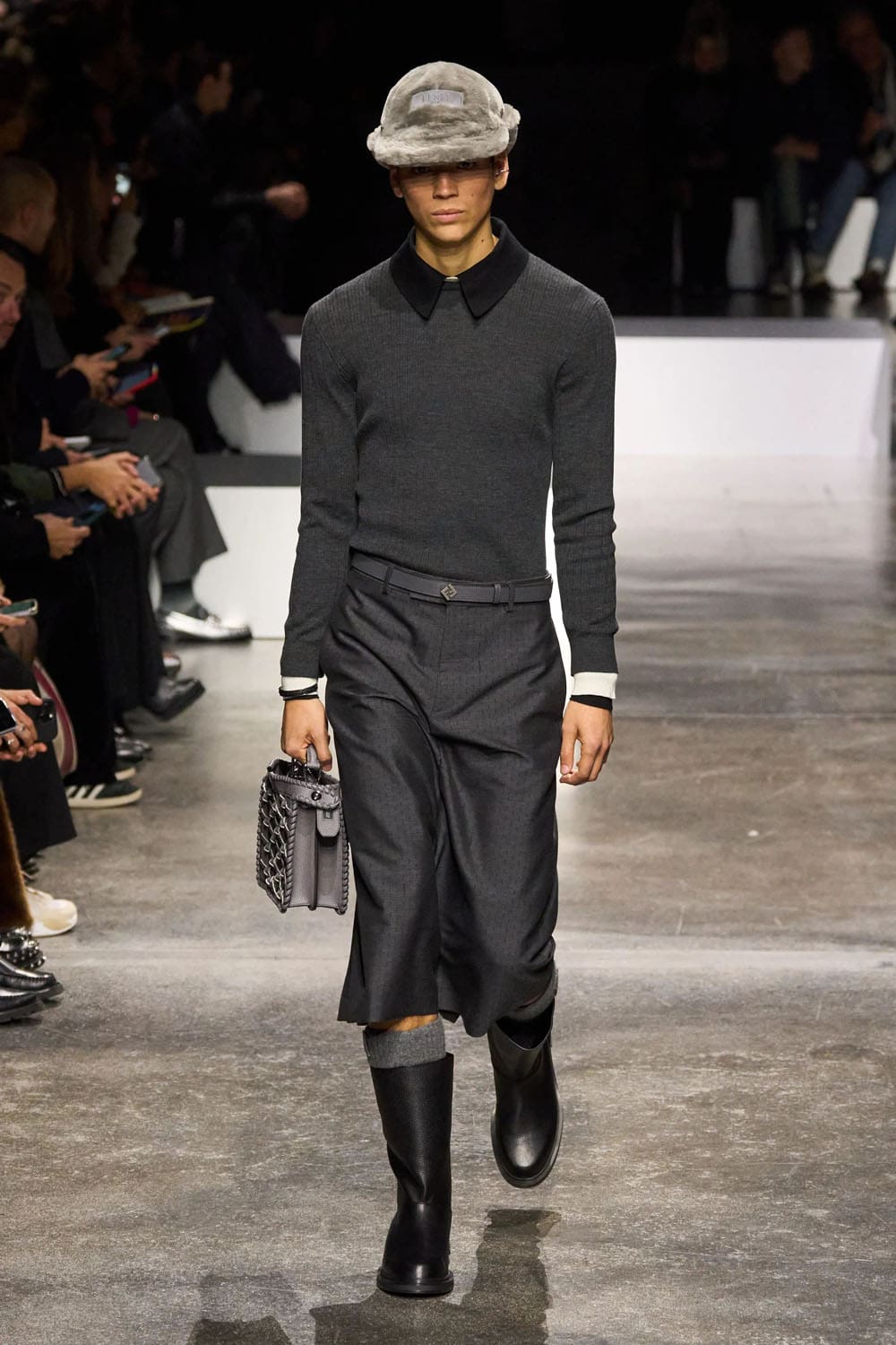 Fendi Autunno Inverno 2024 Abbigliamento uomo 2025 Runway Magazine (49)